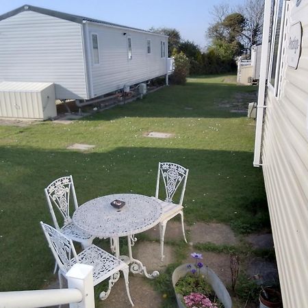 Private Caravan Situated At Parkdean Holiday Resort St Margaret'S At Cliffe Number 18 Extérieur photo