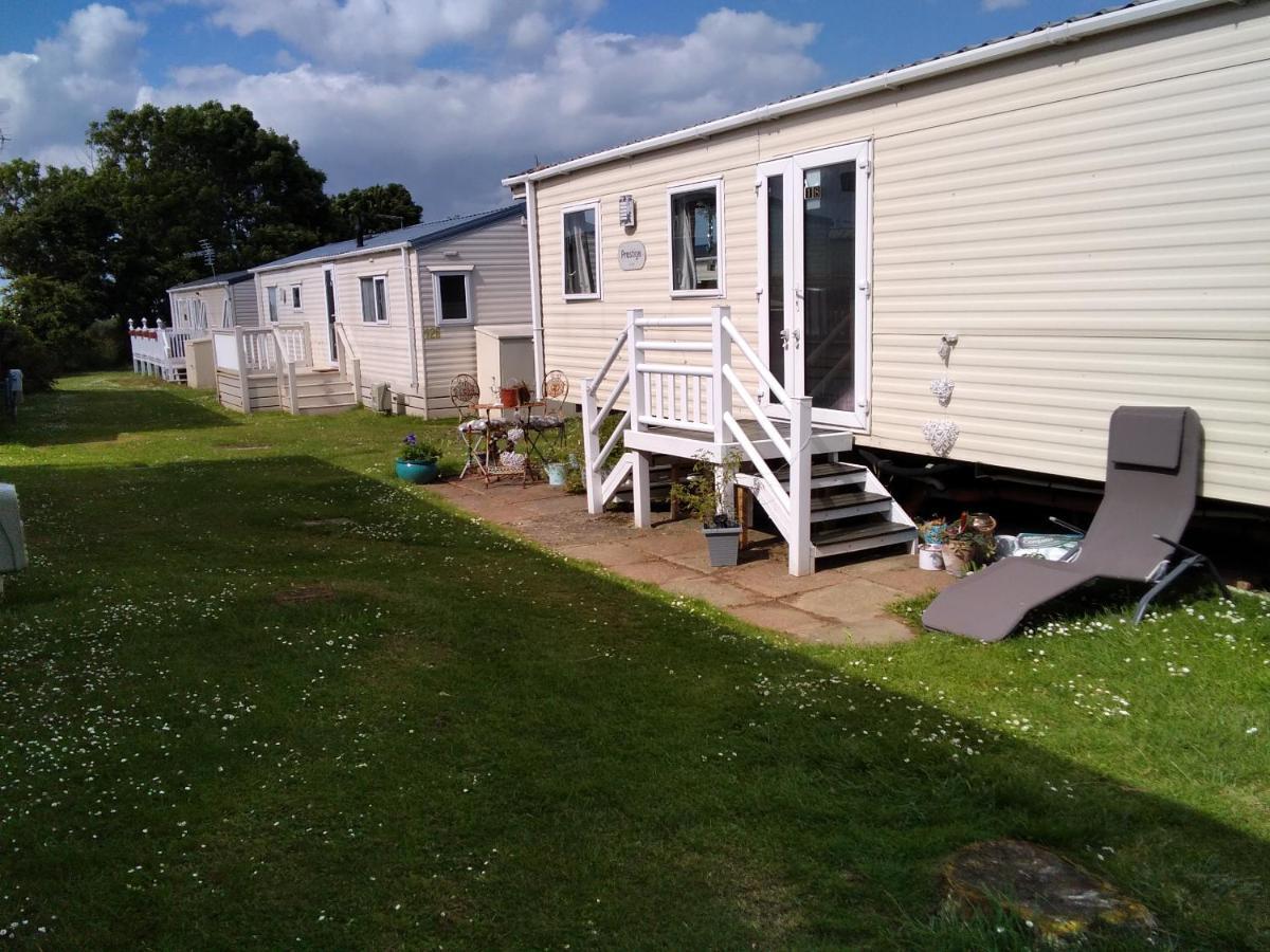 Private Caravan Situated At Parkdean Holiday Resort St Margaret'S At Cliffe Number 18 Extérieur photo